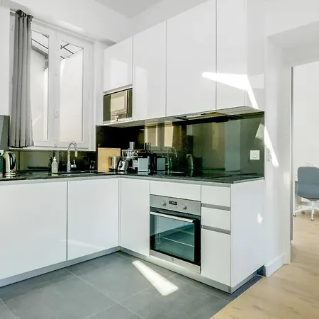 Luxueux Duplex Elysees 240m2 아파트